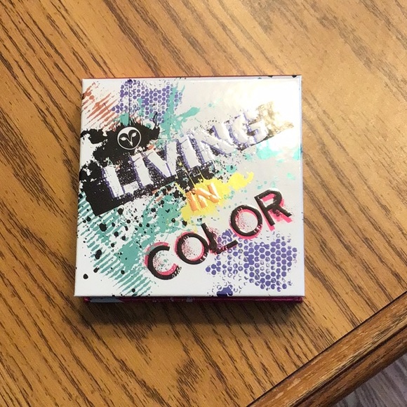 New Hank & Henry Living in Color Eyeshadow Palette - Picture 2 of 2
